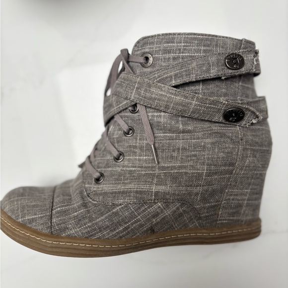 Blowfish Malibu Gray Women's Wedge Ankle Boots - Picture 2 of 7